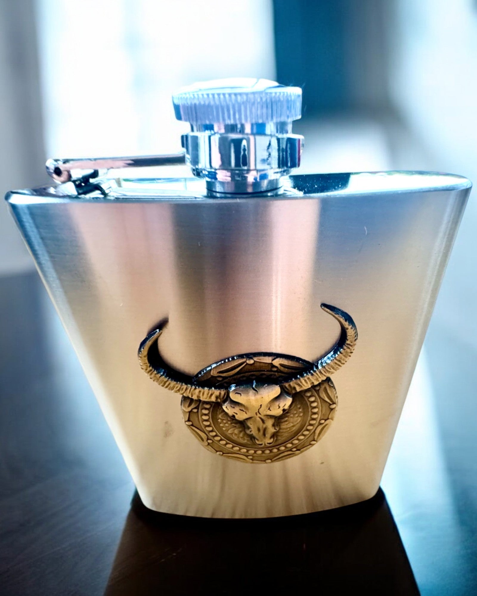 Bizon Flask – Sticlă de buzunar elegantă cu motiv de bizon - posibilitate de personalizare cu gravură pentru cadou