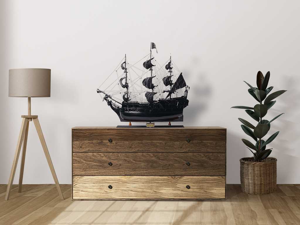 Model de corabie pirat Perla Neagră BP80R cu posibilitate de personalizare prin gravură, lungime 89 cm, cadou exclusivist pentru orice ocazie, meșteșug artistic, bază din lemn