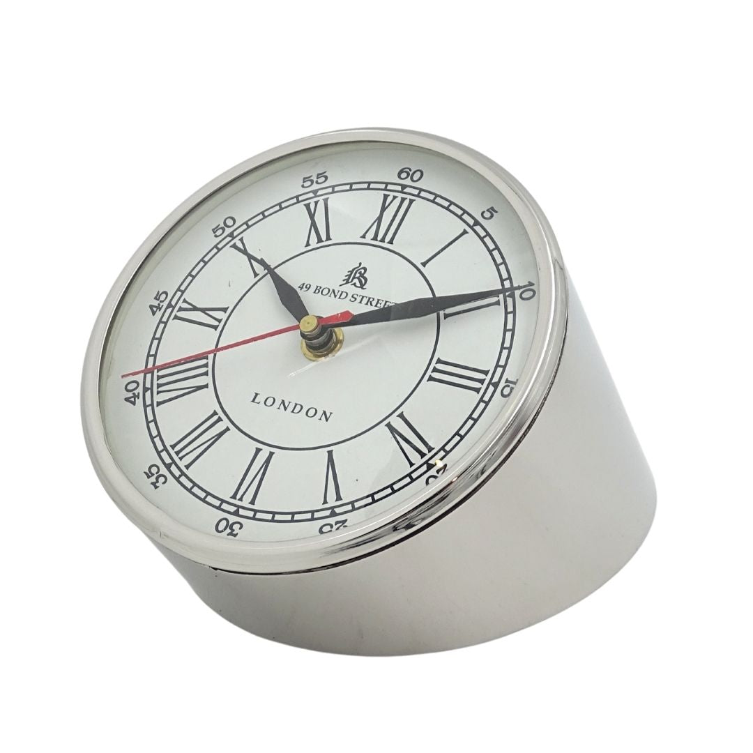 Ceas metalic de birou CLK-0212 cu gravură - cadou personalizat în culoare argintie, albă sau neagră, înălțime 19 cm, stil modern cu cifre romane și arabe