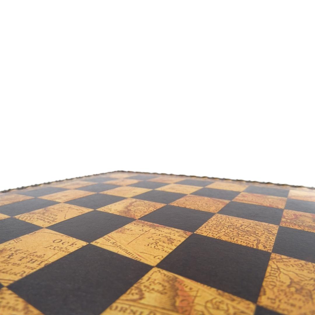 Șah exclusiv din metal Italfama 28x28 cm cu posibilitate de personalizare prin gravură, tablă de șah maro-neagră, piese aurii-argintii