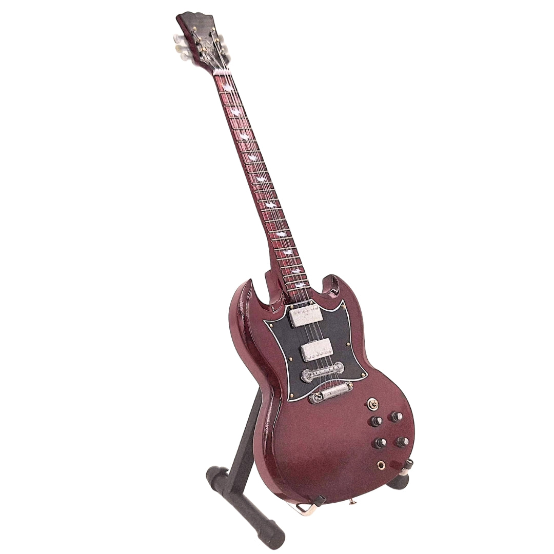 Mini chitară AC/DC Angus Young MGT-0567 cu posibilitate de personalizare prin gravură, ideală pentru cadou, realizată manual din lemn de mahon, maro, înălțime 27,5 cm