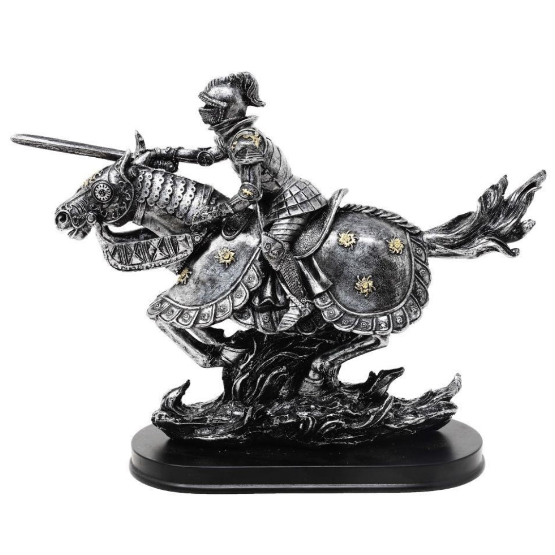 Figurină Cavaler pe cal 31cm – polyresin pictat manual, cu posibilitate de personalizare prin gravură