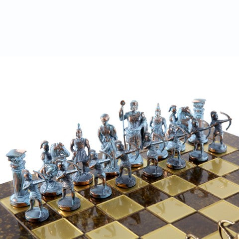 Șah din alamă Arcași 44x44cm, cu posibilitate de personalizare prin gravură - cadou de lux pentru pasionații de mitologie și strategie, piese realizate manual de înaltă calitate