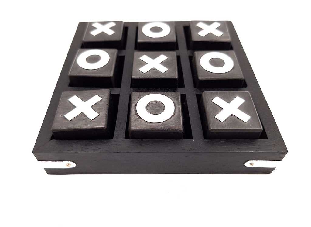 Joc X și 0 din lemn 13 x 13 cm, cu posibilitate de personalizare prin gravură