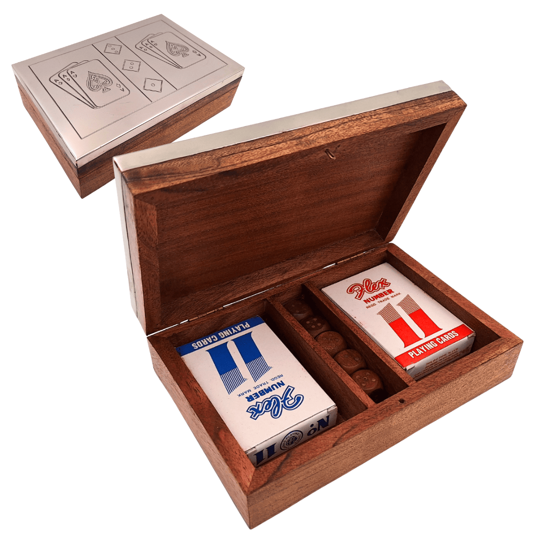 Set elegant de jocuri cu două pachete de cărți și zaruri în cutie de lemn cu capac din aluminiu