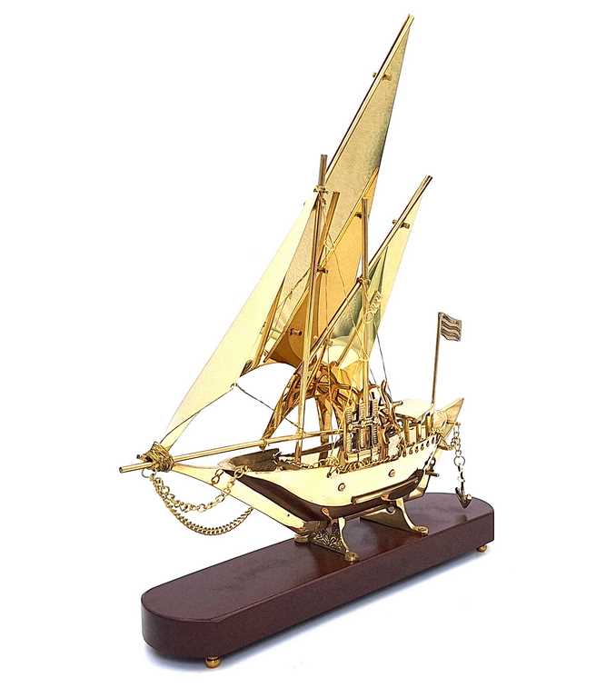 Model de navă din alamă pe bază din lemn, 43 cm, cu posibilitate de personalizare prin gravură