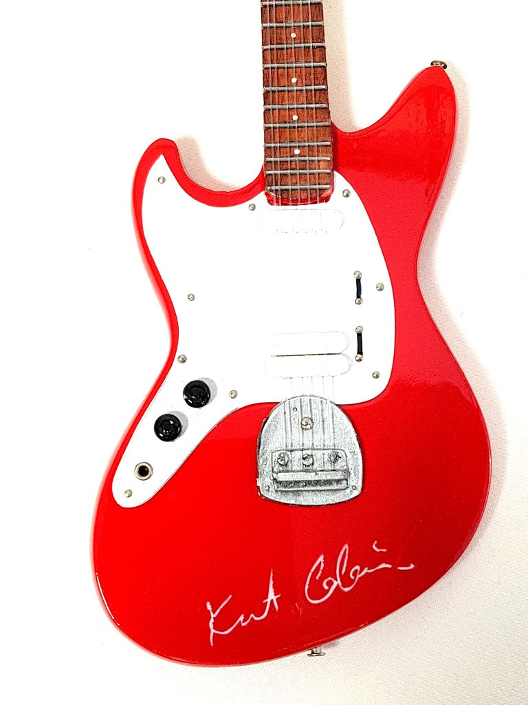 Mini chitară Kurt Cobain Nirvana MGT-0277, cu posibilitate de personalizare prin gravură
