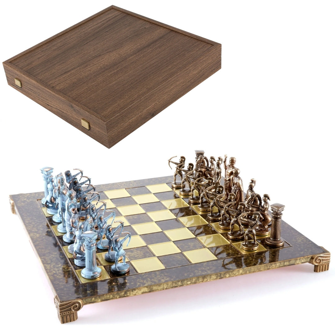 Șah din alamă Arcași 44x44cm, cu posibilitate de personalizare prin gravură - cadou de lux pentru pasionații de mitologie și strategie, piese realizate manual de înaltă calitate