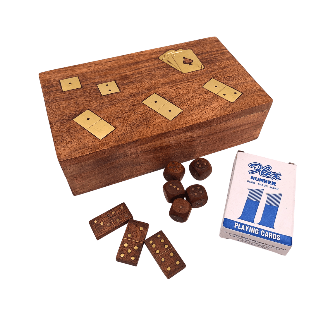 Set de jocuri 3 în 1 în cutie elegantă din lemn, cu posibilitate de personalizare prin gravură - cărți, domino, zaruri - cadou ideal pentru iubitorii jocurilor de societate - dimensiuni: 22,5 x 13 x 6 cm, acacia cu ornamente din alamă