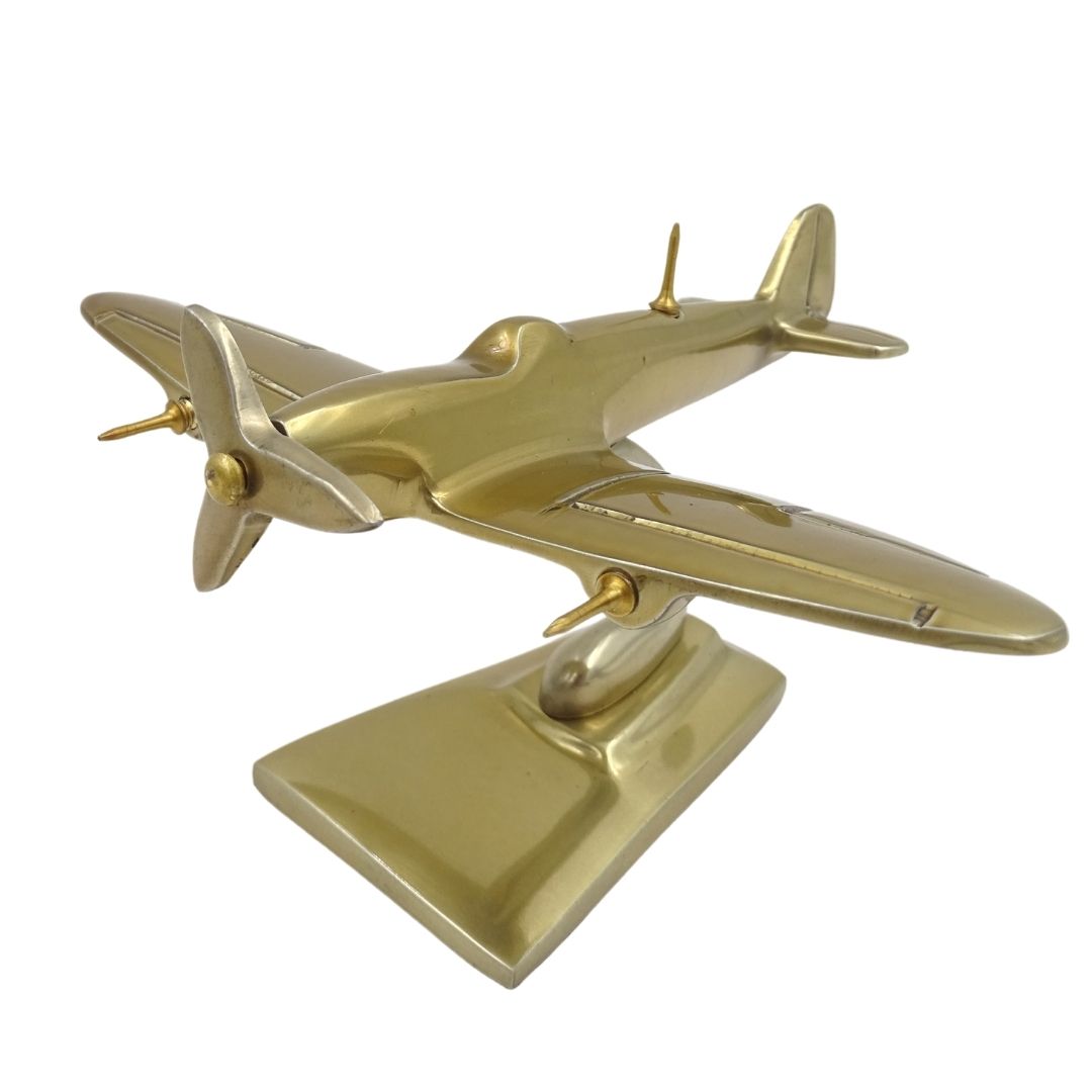 Model de avion Spitfire auriu, avion de vânătoare WWII, personalizabil prin gravură – cadou elegant pentru iubitorii de aviație, realizat din aluminiu, dimensiuni 15 × 13 × 8 cm