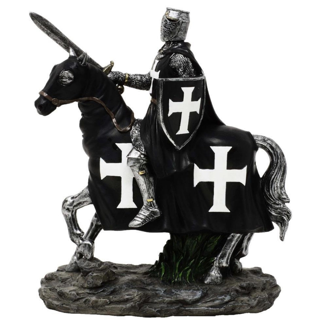 Figurină decorativă cavaler pe cal 22 cm, cu posibilitate de personalizare prin gravură - decorațiune elegantă din polirășină, cadou pentru iubitorii de istorie și Evul Mediu