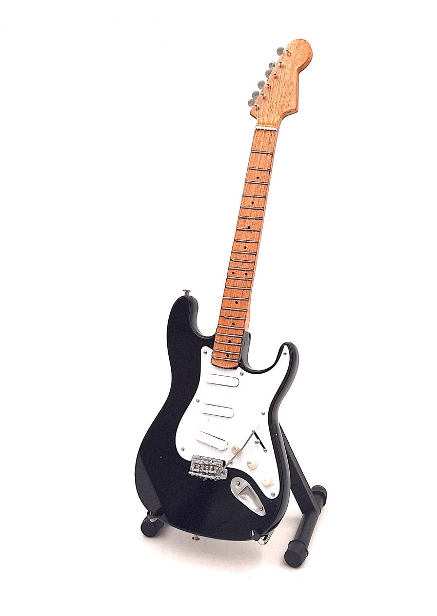 Mini chitară inspirată de Kurt Cobain, cu posibilitate de personalizare prin gravură, realizată manual din lemn de mahon, neagră/albă, înălțime 27,5 cm