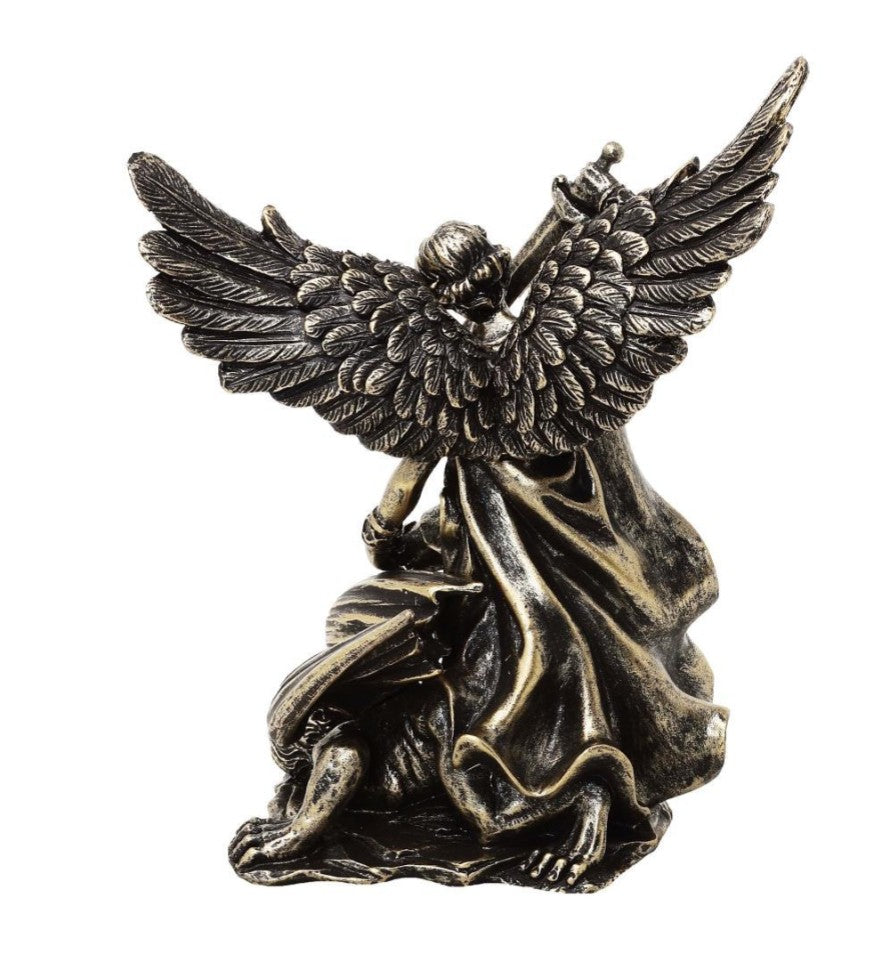 Figurină Sfântul Mihail luptând cu dragonul, din poliresină, 13,5 cm, cu posibilitate de personalizare prin gravură