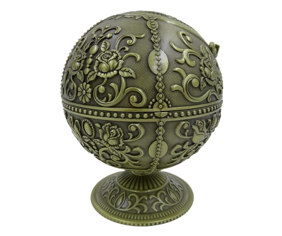 Scrumieră metalică elegantă, în formă de sferă, cu gravură