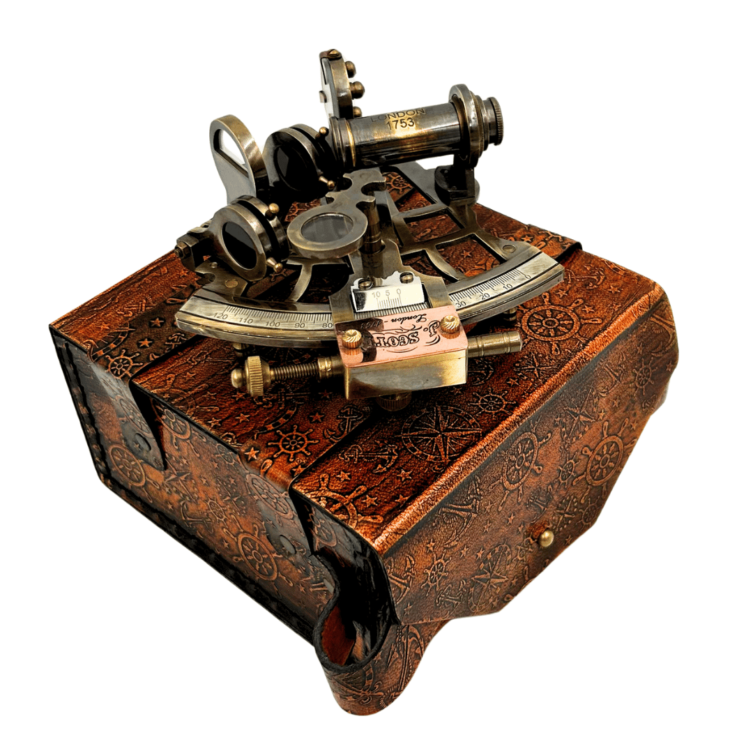Sekstant Mosiężny Retro w Skórzanym Etui - Elegancki Instrument Nawigacyjny z Możliwością Grawerunku - Idealny Prezent dla Miłośników Żeglarstwa i Historii - Wymiary 13x12x7 cm