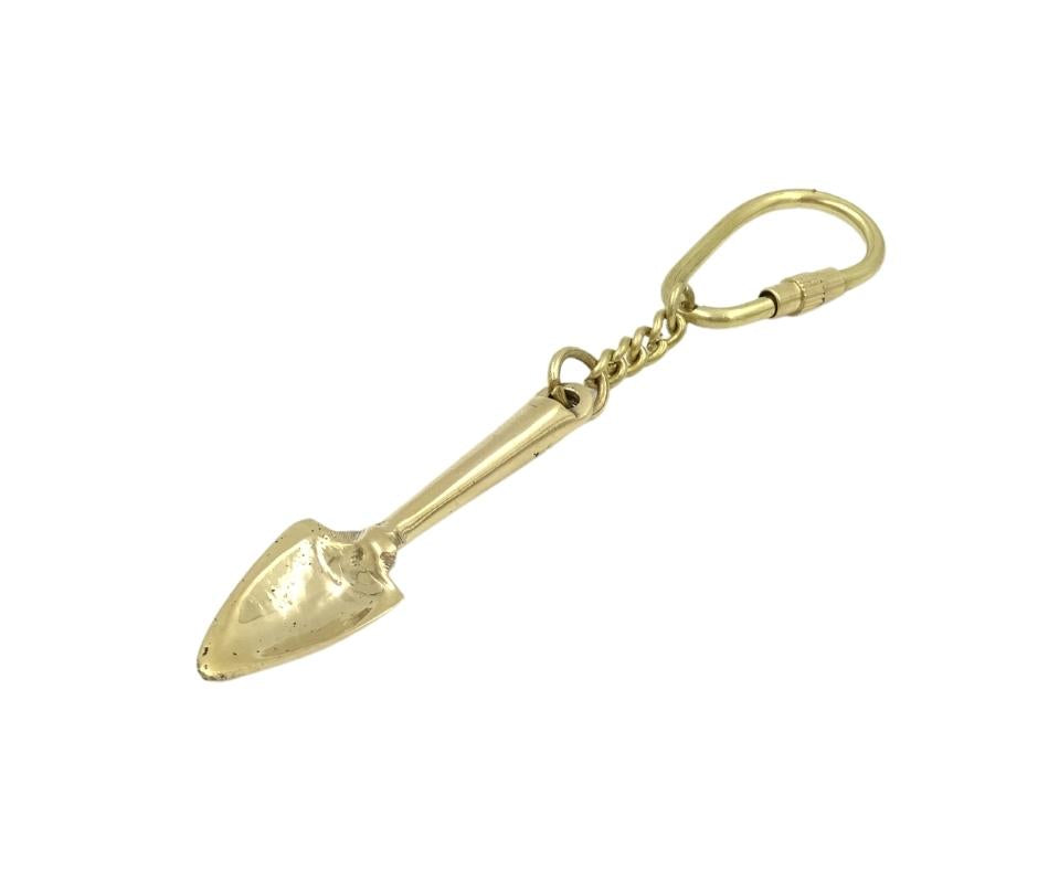 Breloc din alamă pentru chei, lopată KRT28, cu posibilitate de personalizare prin gravură