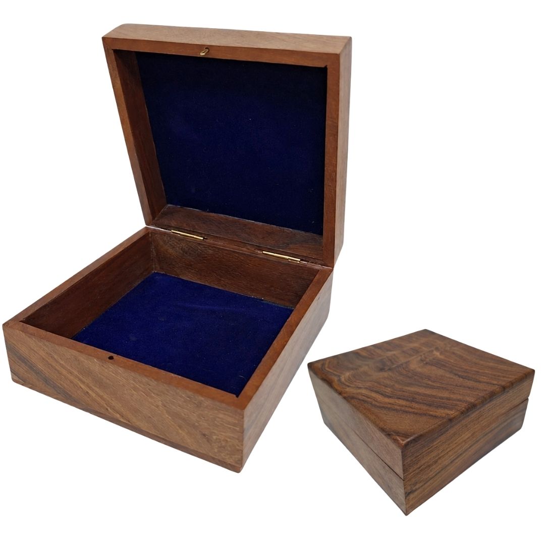 Cutie elegantă din lemn cu inserție bleumarin 14x14x6,5 cm, cu posibilitate de personalizare prin gravură