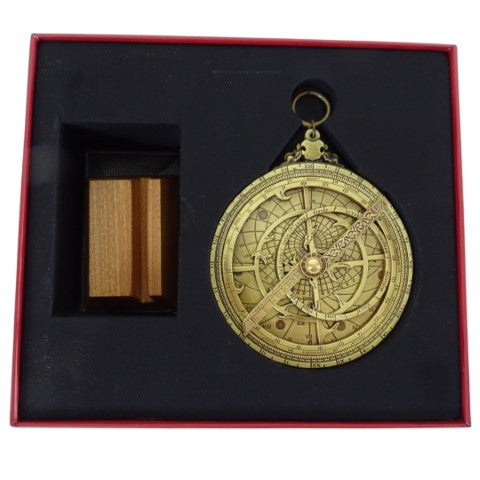 Astrolab european H32 – replică renascentistă premium, cu posibilitate de personalizare prin gravură – cadou ideal cu suport elegant din lemn – înălțime 12 cm, realizat manual cu atenție la detalii