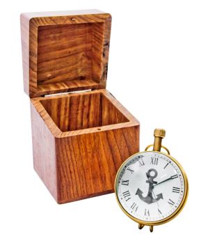 Zegar marynistyczny NI406A/1 w drewnianym pudełku z możliwością personalizacji grawerem, mosiężny, retro, wysokość 7 cm