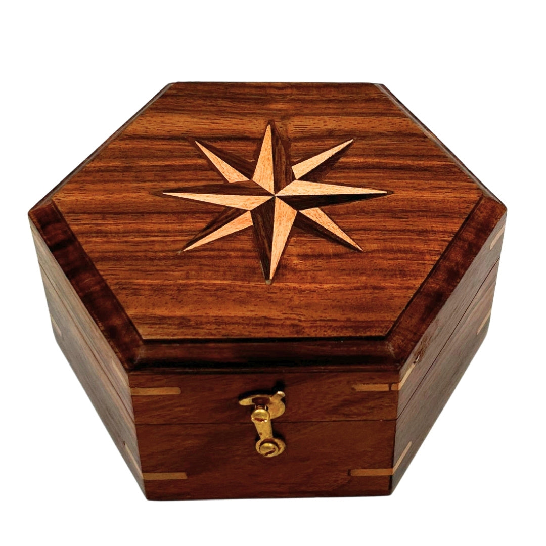 Busolă din alamă cu ceas solar în cutie elegantă din lemn - cadou ideal, cu posibilitate de personalizare prin gravare - stil retro, execuție clasică, calitate înaltă