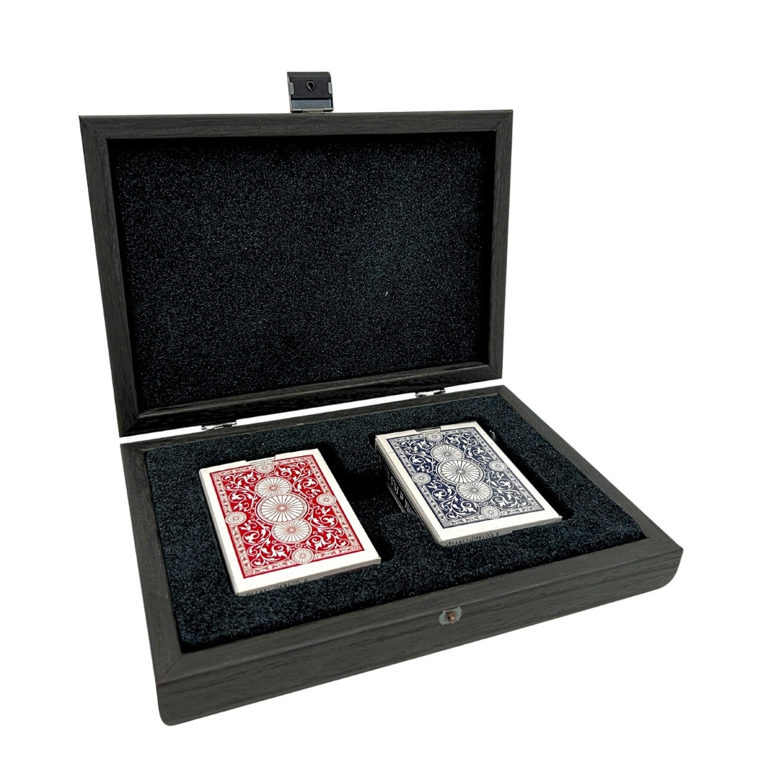 Cărți de joc exclusive în cutie decorativă, cu posibilitate de personalizare prin gravură - bleumarin închis și roșu, cutie din lemn cu căptușeală din velur