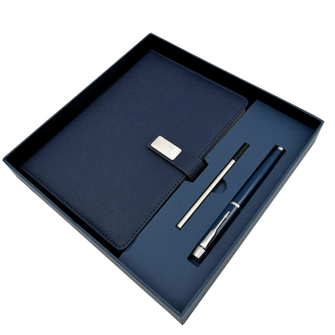 Agendă A5 elegantă din piele bleumarin, cu stilou și gravură personalizată, în cutie cadou