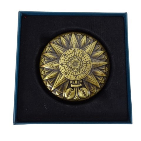 Compas solar renascentist din alamă, cu gravură - cadou vintage elegant, cu înălțimea de 4,5 cm și diametrul de 8,5 cm