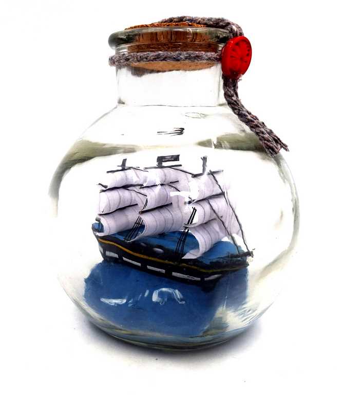 Velier miniatural în sticlă, cu posibilitate de personalizare prin gravură – decorațiune nautică clasică pentru cadou, 10 x 10 x 11 cm