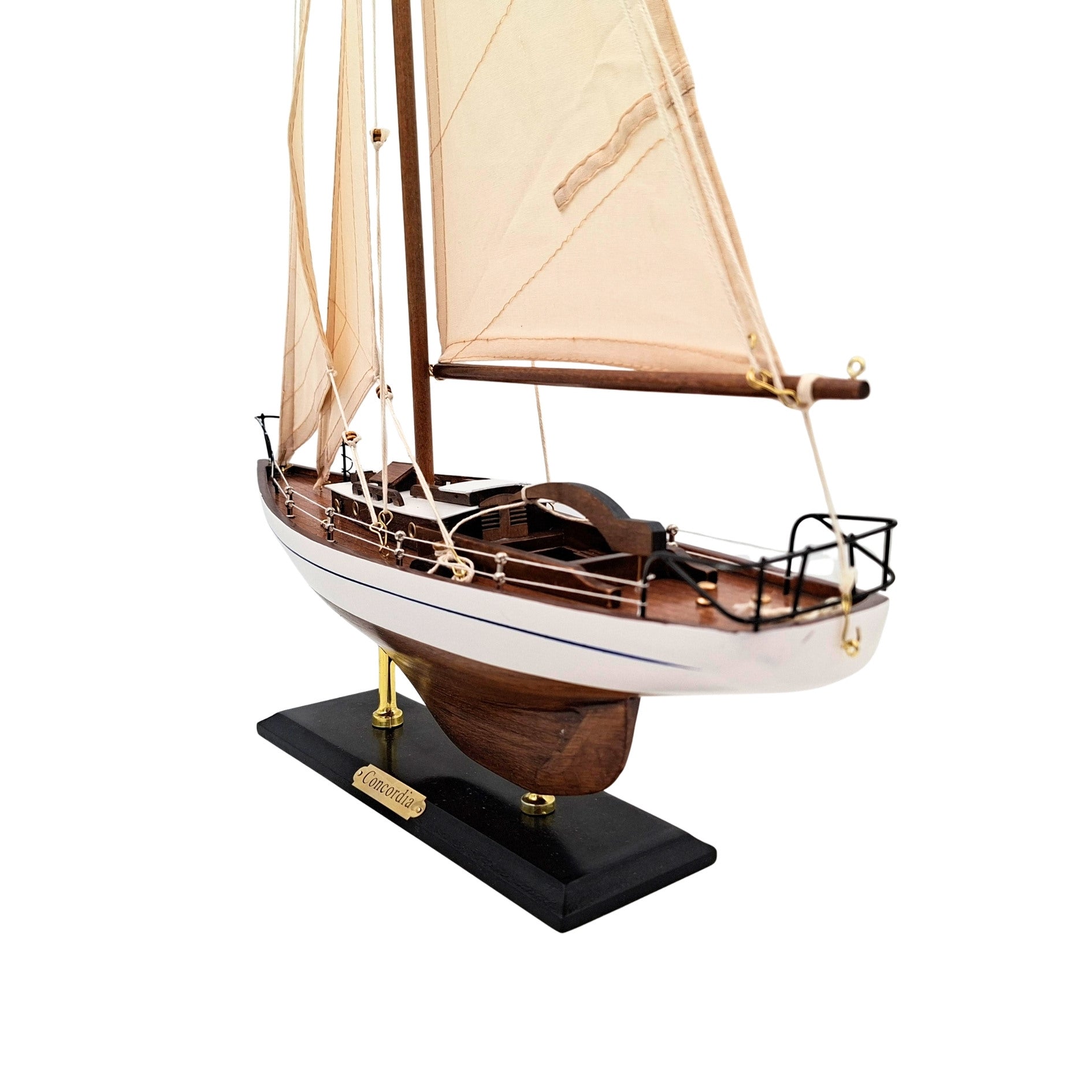 Model de iaht cu vele de 66 cm, cu posibilitate de personalizare prin gravură