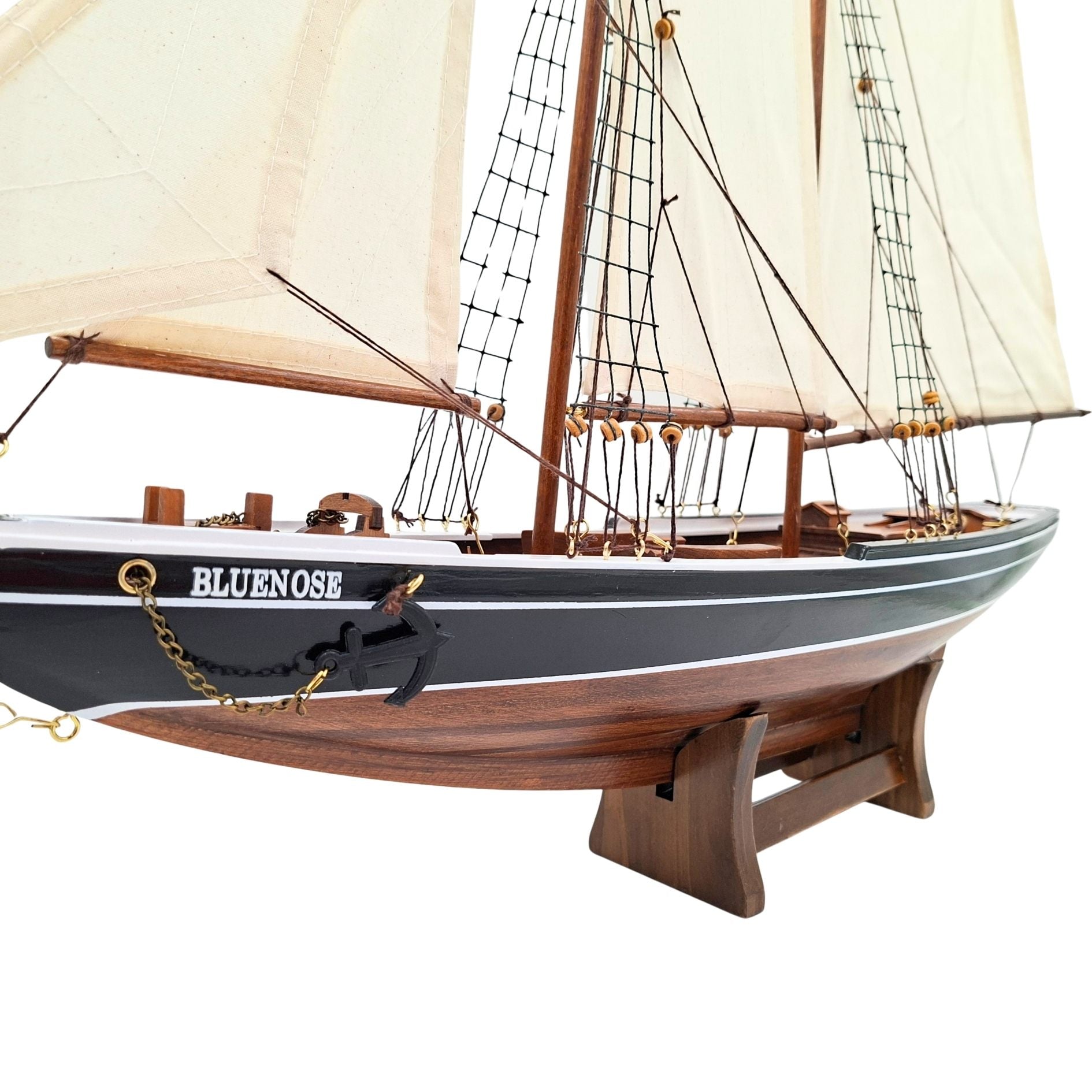 Model de goeletă Bluenose de 78 cm cu gravură - decorațiune marină elegantă din lemn, cadou pentru pasionații de navigație și istorie maritimă, cu vele naturale