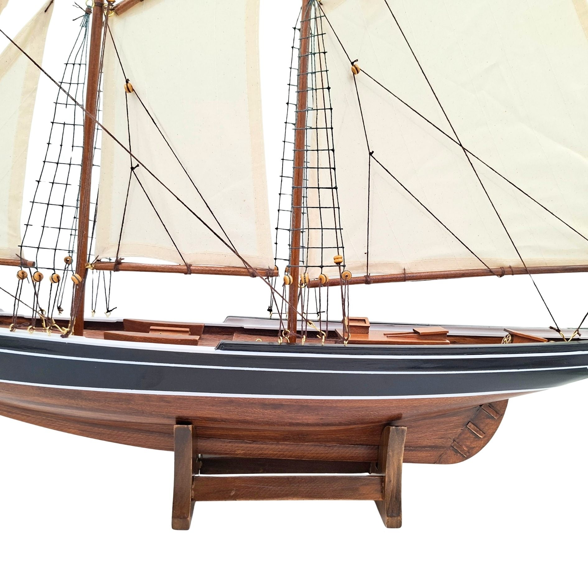 Model de goeletă Bluenose de 78 cm cu gravură - decorațiune marină elegantă din lemn, cadou pentru pasionații de navigație și istorie maritimă, cu vele naturale