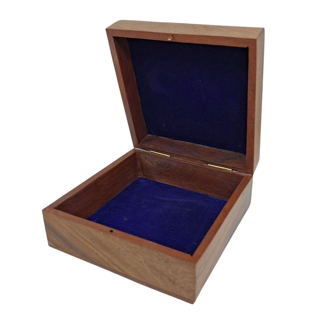 Cutie elegantă din lemn cu inserție bleumarin 14x14x6,5 cm, cu posibilitate de personalizare prin gravură