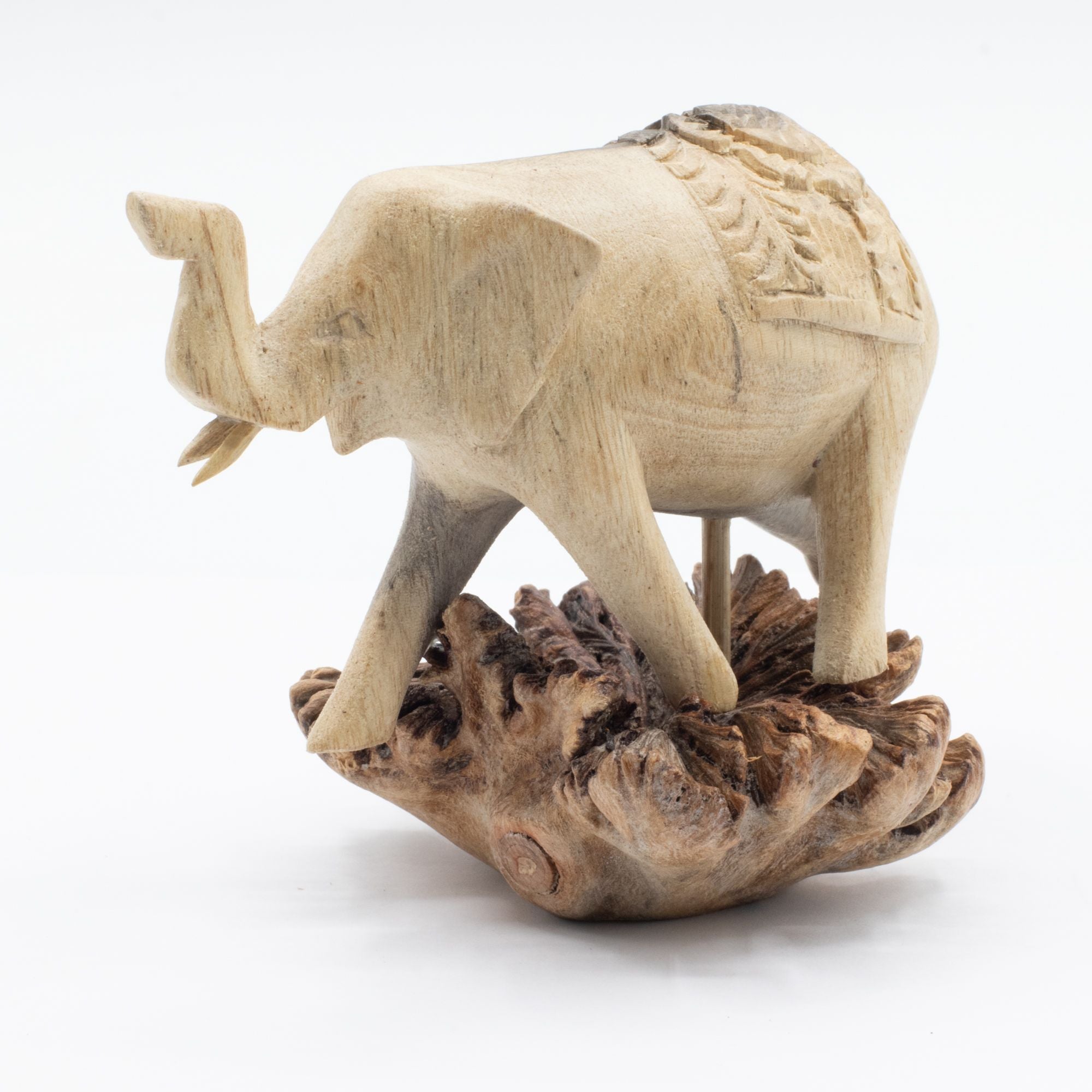 Figurină de elefant sculptată manual din lemn parazitar