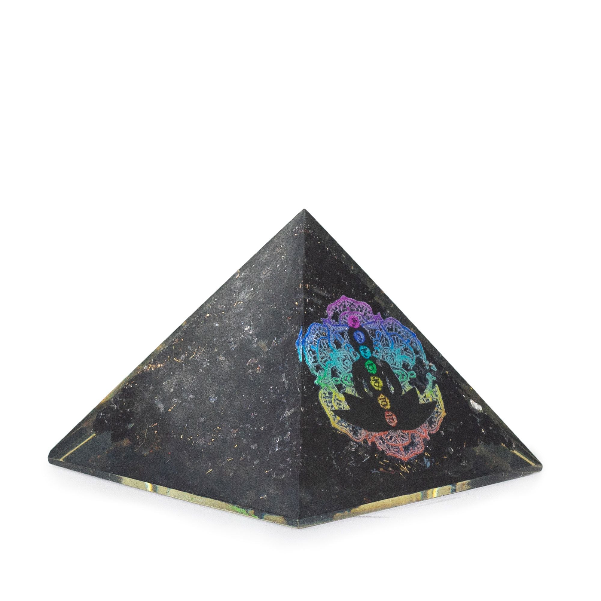 Piramidă orgonitică mică din turmalină neagră 5.5x4.5cm cu motiv Buddha al chakrelor