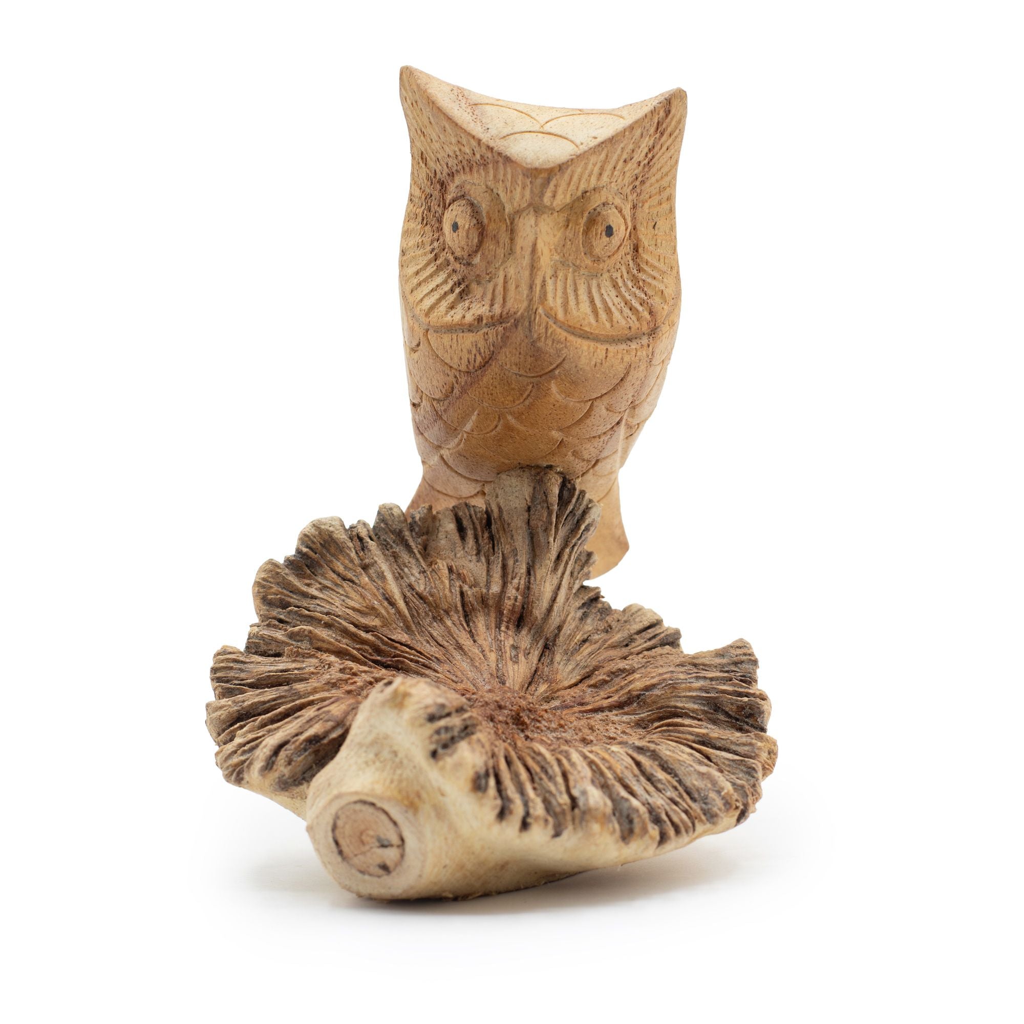 Sculptură de bufniță realizată manual din excrescență lemnoasă - figurină unică pentru cadou, înălțime 11 cm, nuanțe naturale din Indonezia