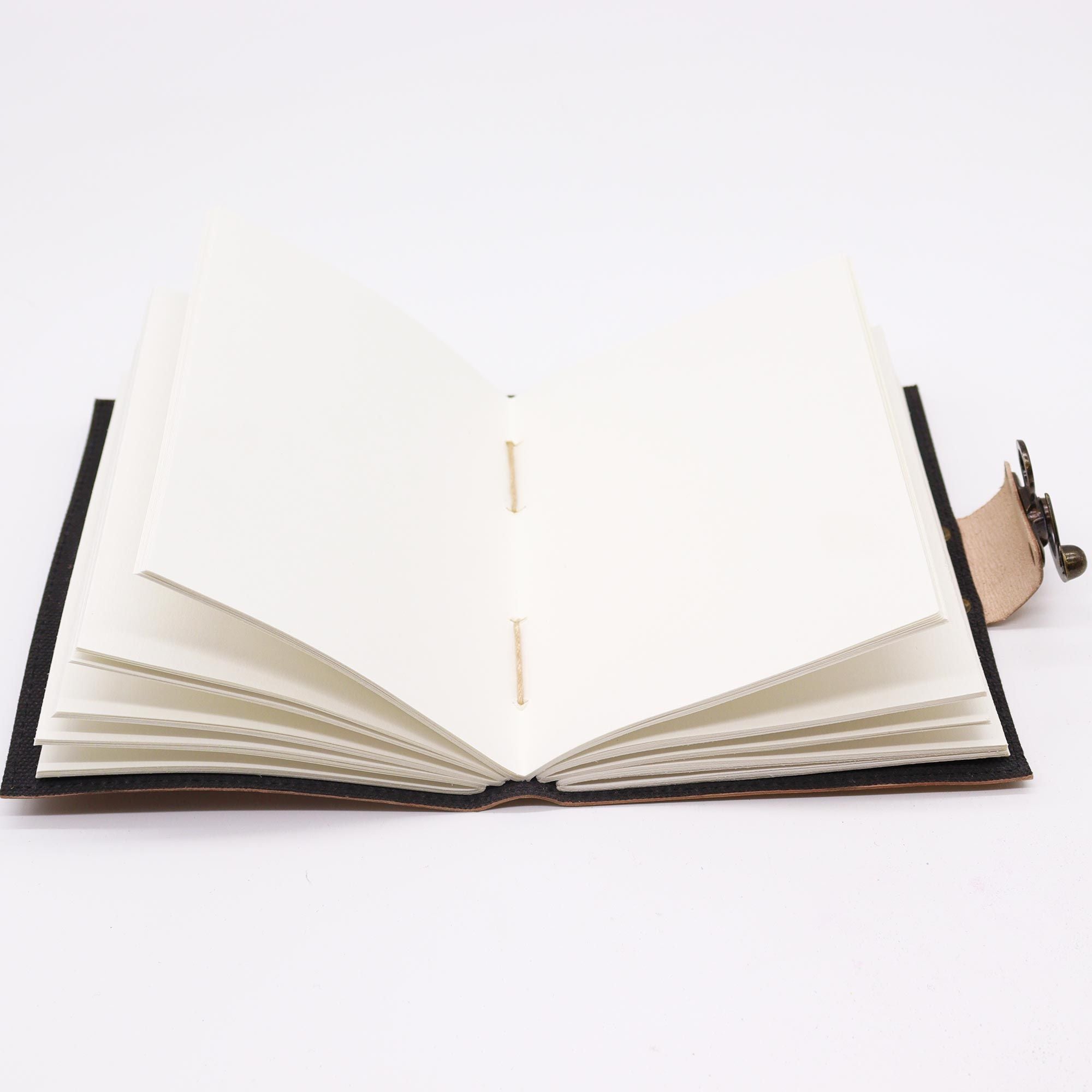 Caietul prieteniei - Jurnal din piele cu motiv de păsări - Cafeniu deschis - 7x5" - Ideal ca dar pentru cei dragi, cu mesaj embosat „Life is Better with Friends” - 100 de pagini goale, închidere vintage, dimensiune compactă
