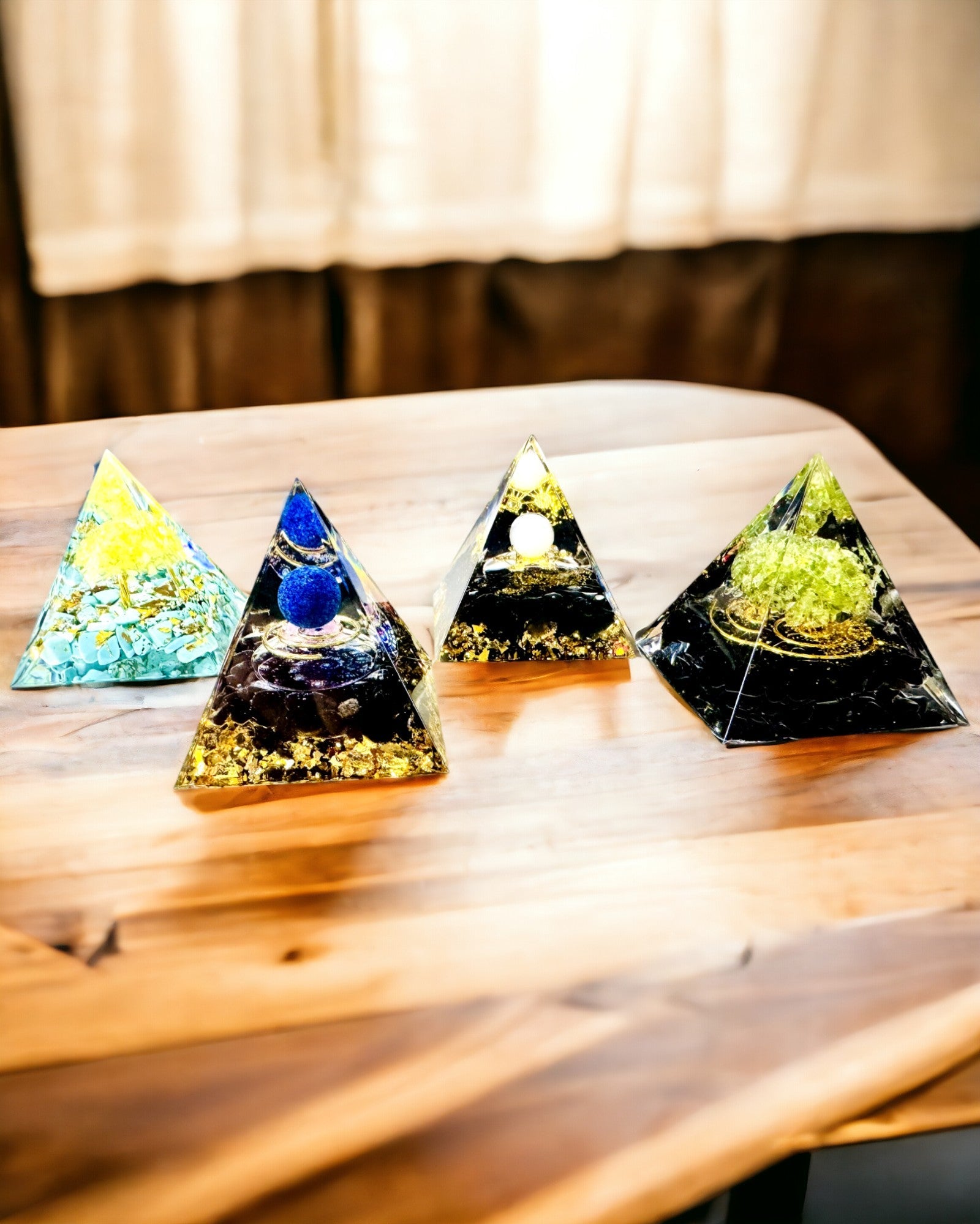 Piramidă Orgonit cu Obsidian – Generator de Energie Chakra, Instrument de Meditație Reiki cu Piatră Naturală