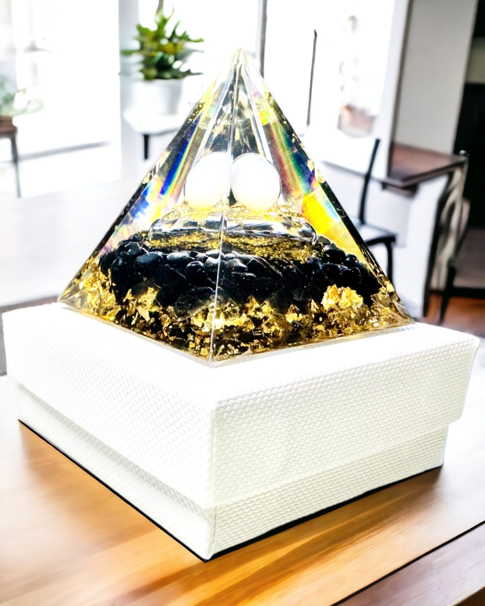 Piramidă Orgonit cu Obsidian – Generator de Energie Chakra, Instrument de Meditație Reiki cu Piatră Naturală