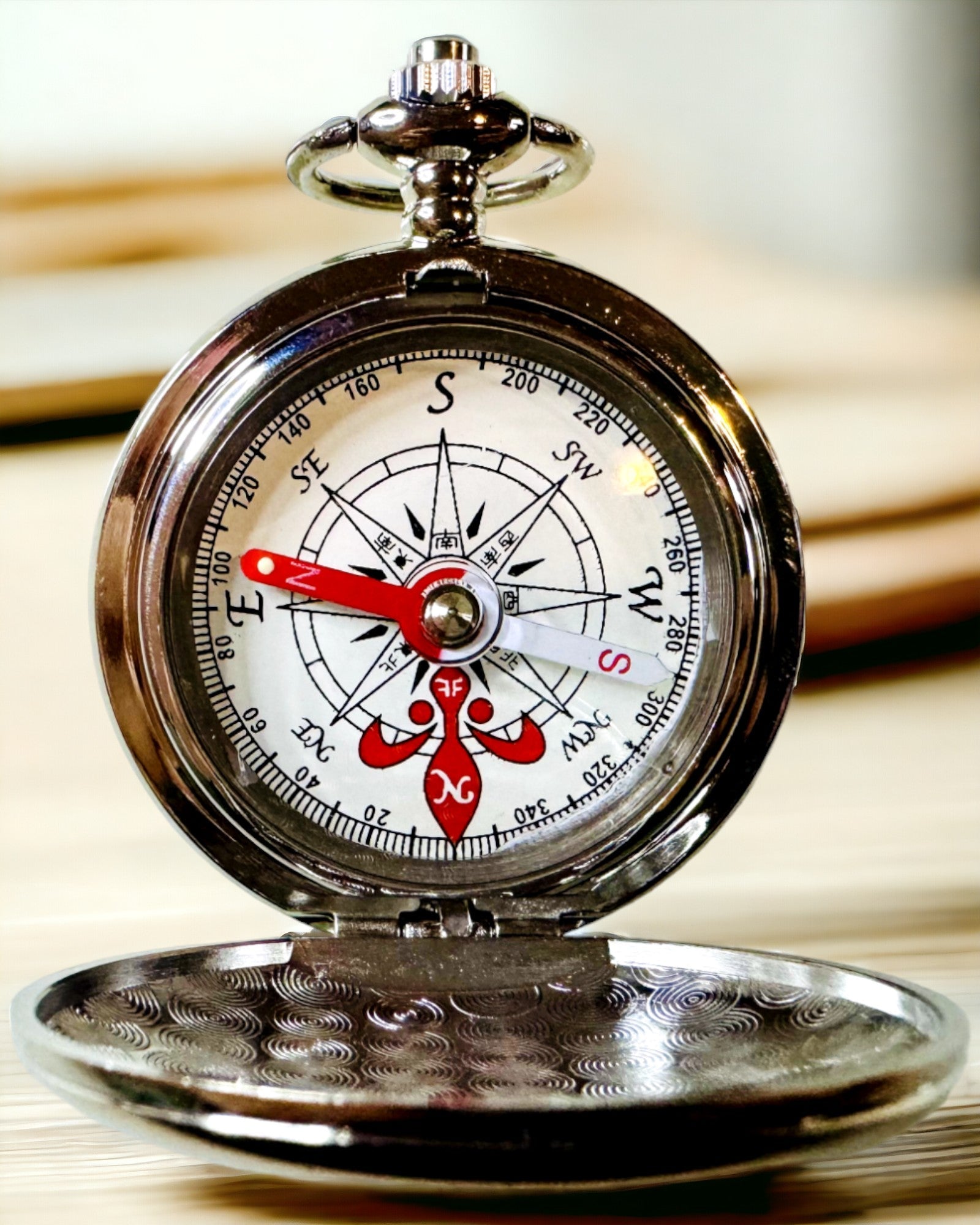 Mini Busolă Odkrywca, Portabilă și Elegantă, Ideală pentru Rucsacuri și Activități în Aer Liber