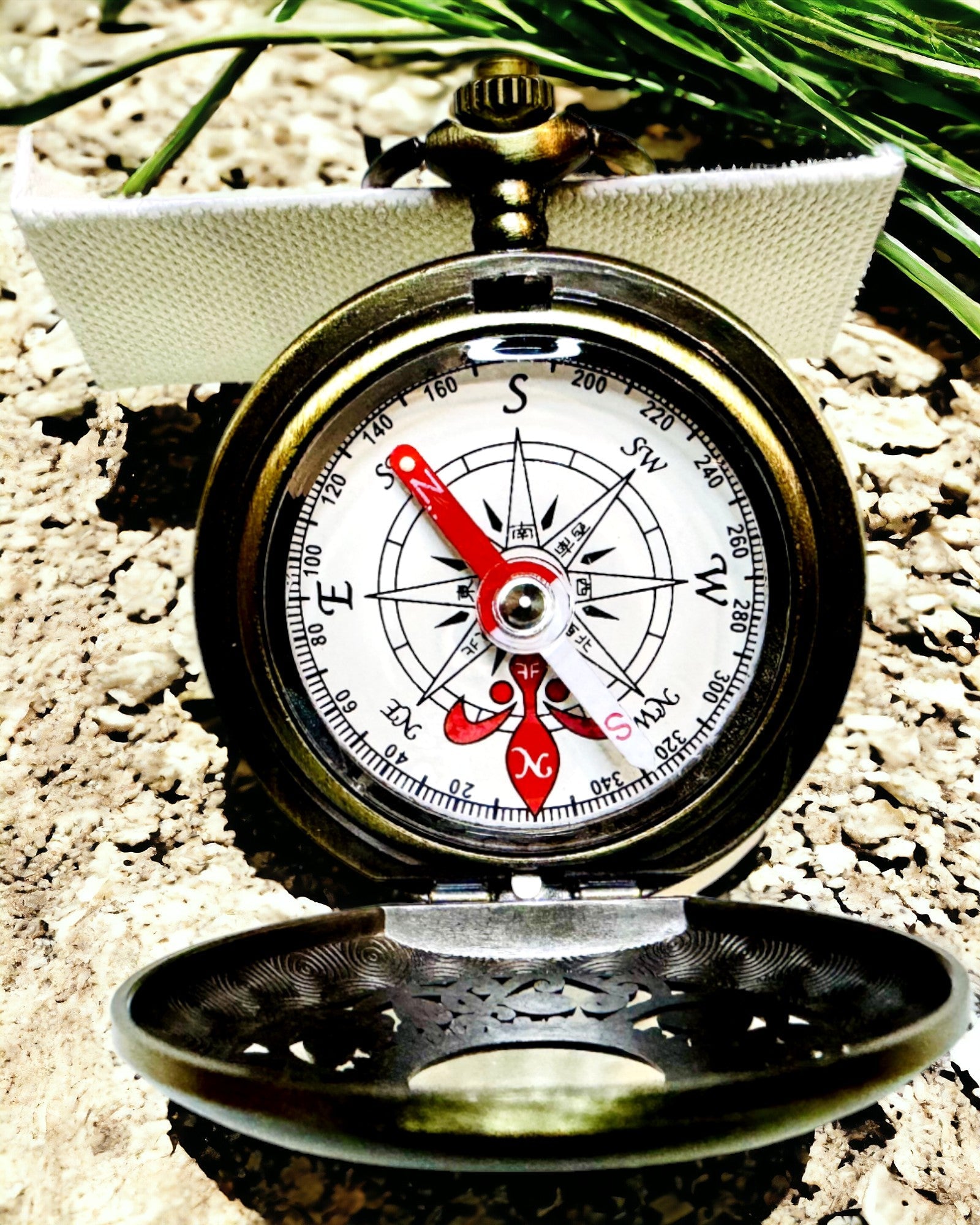 Busolă de Navigație în Stil Vintage cu Model Ajour – culoare maro-auriu