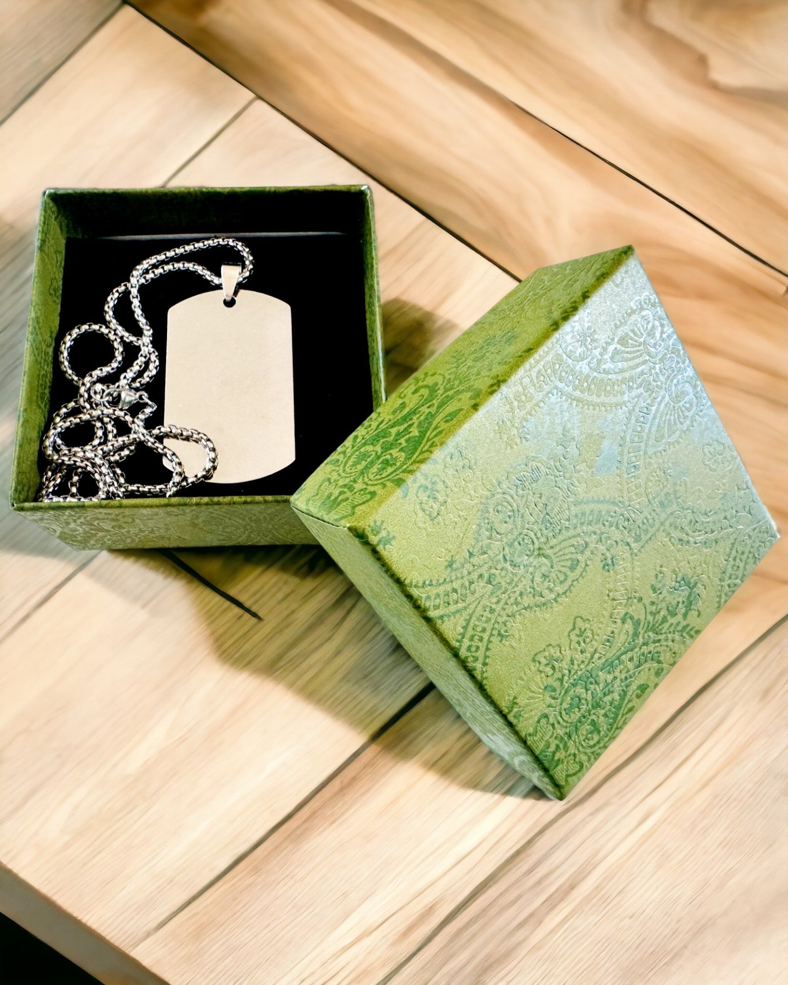 Colier cu Dog Tag „Trei Nuante de Stil” - Placă de Identificare - Pandantiv Elegant din Oțel Inoxidabil cu Opțiune de Gravare