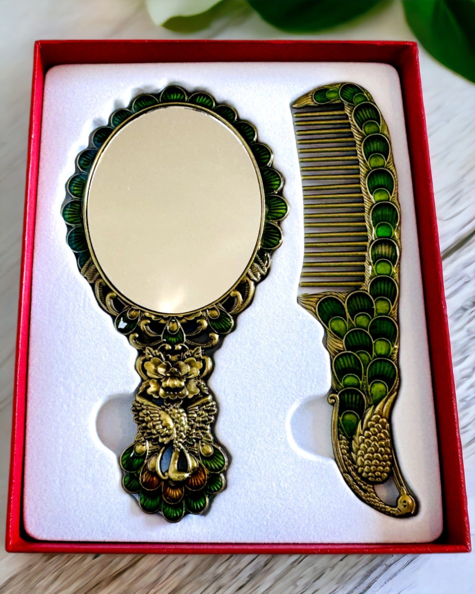 Set Vintage cu Oglindă și Pieptene cu Motiv de Păun - Accesorii Cosmetice Decorative