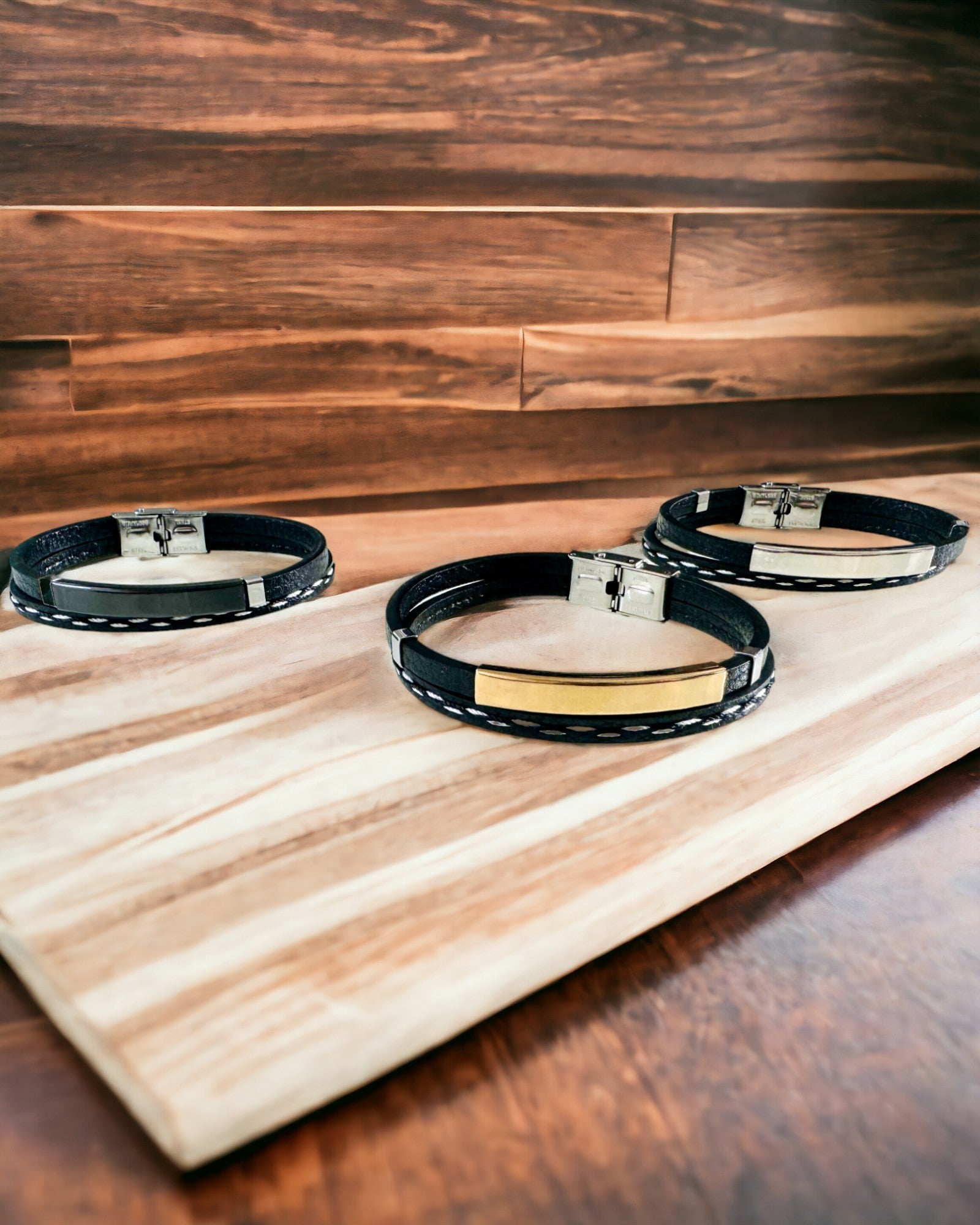 Brățară Sport din Piele PU și Oțel Inoxidabil cu Posibilitate de Gravare – 3 Culori