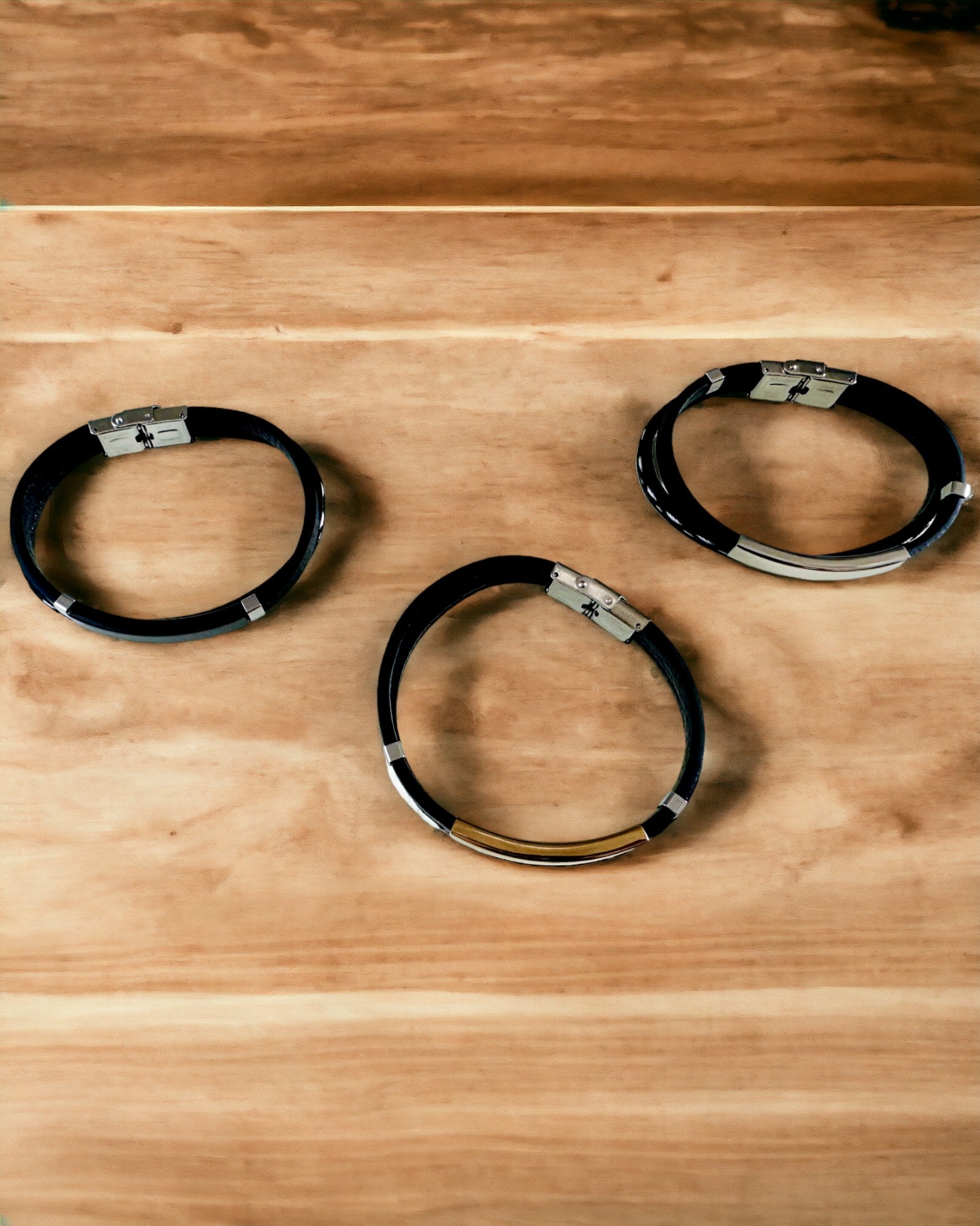 Brățară Sport din Piele PU și Oțel Inoxidabil cu Posibilitate de Gravare – 3 Culori