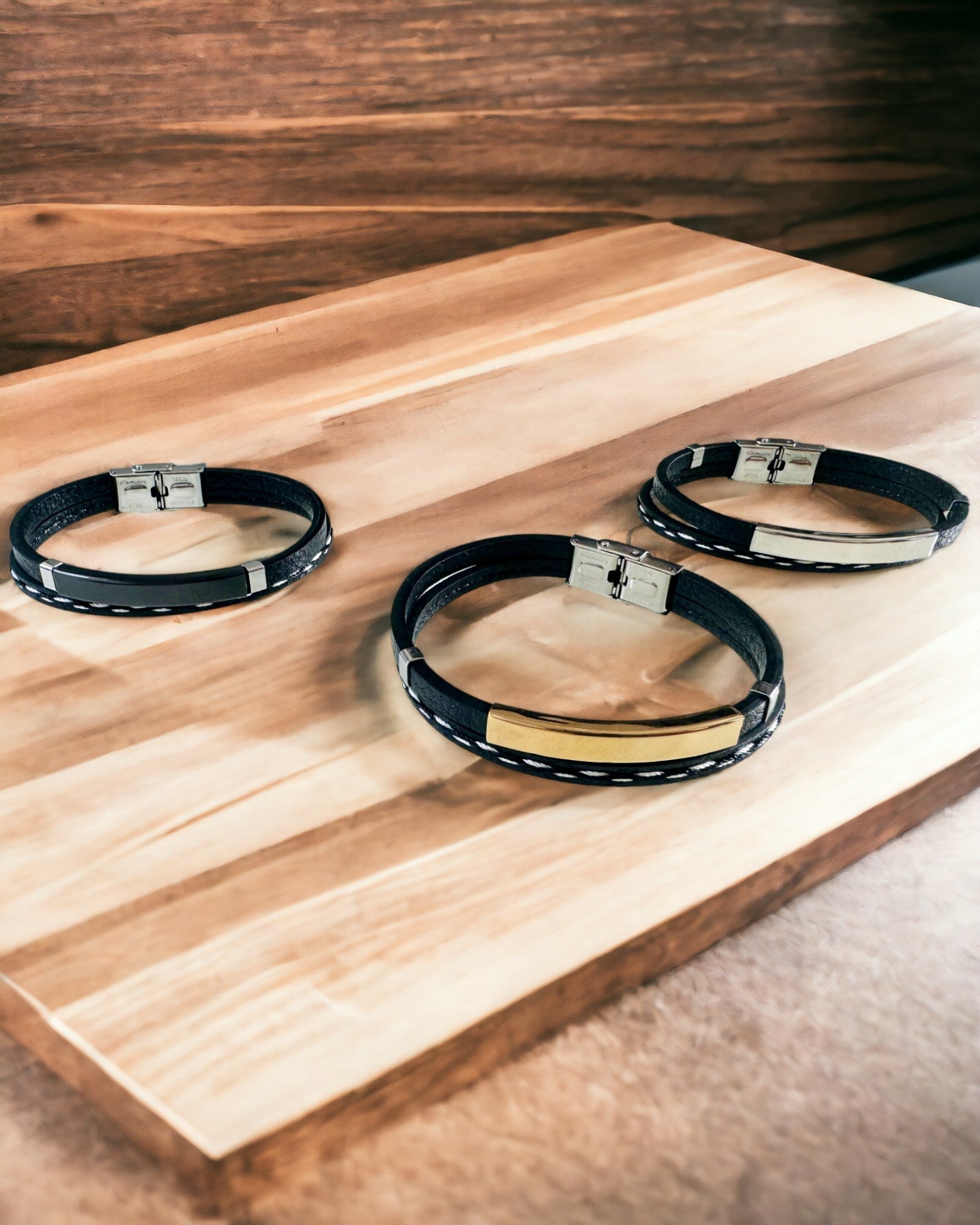 Brățară Sport din Piele PU și Oțel Inoxidabil cu Posibilitate de Gravare – 3 Culori