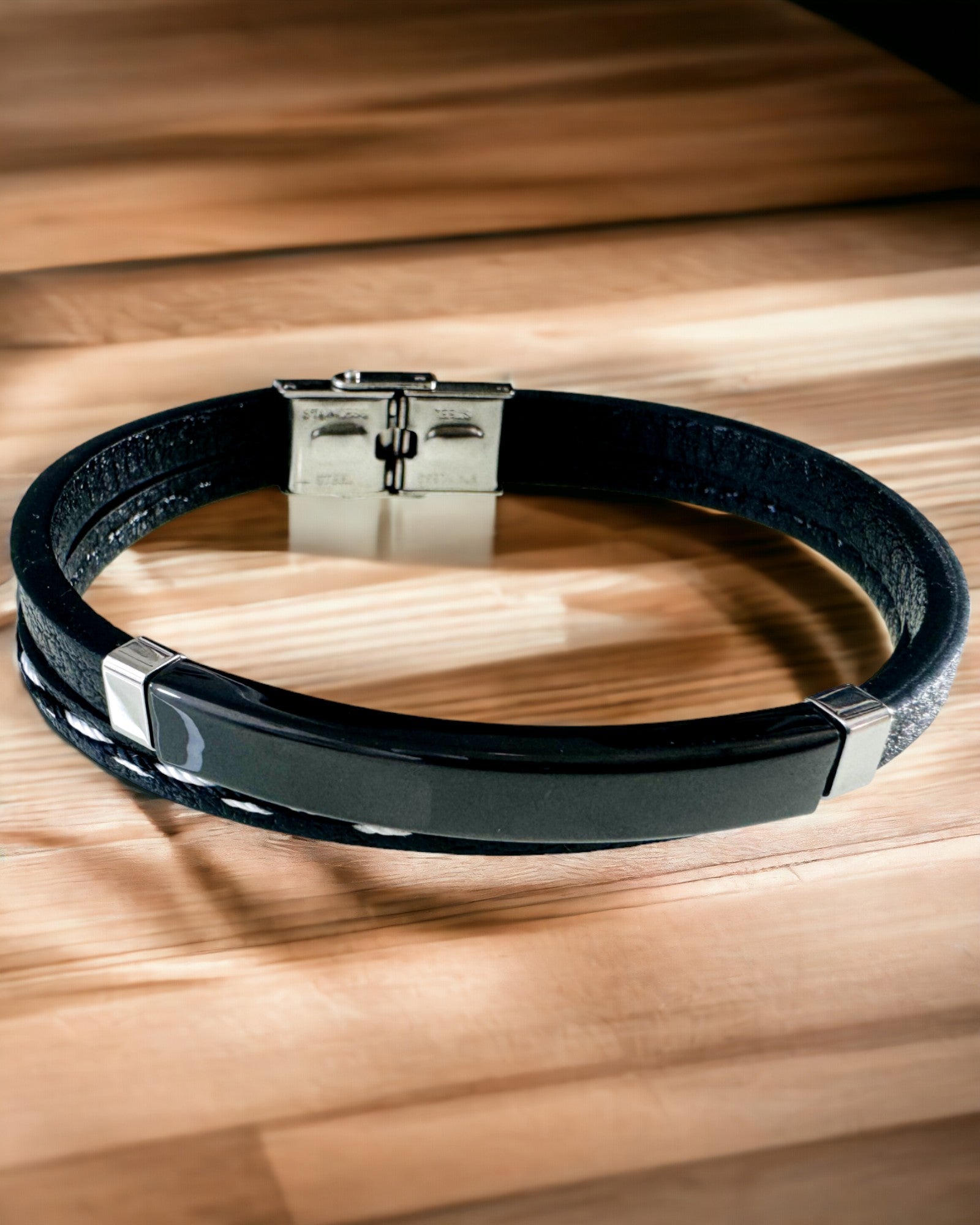 Brățară Sport din Piele PU și Oțel Inoxidabil cu Posibilitate de Gravare – 3 Culori