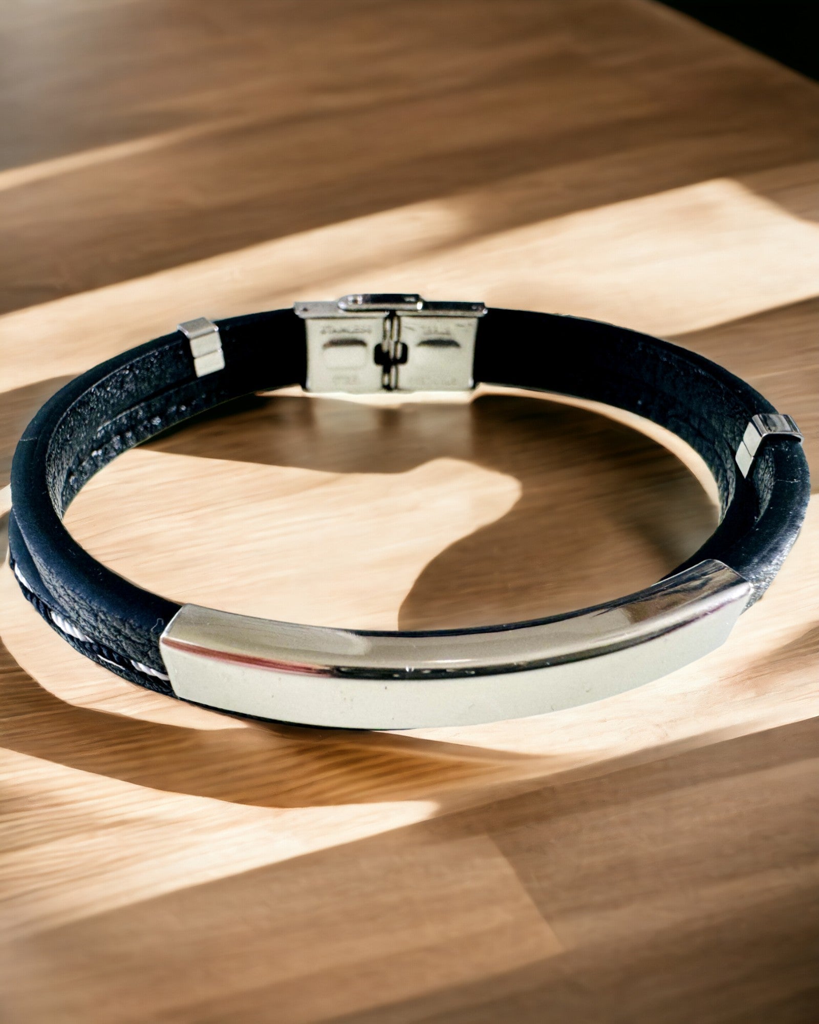 Brățară Sport din Piele PU și Oțel Inoxidabil cu Posibilitate de Gravare – 3 Culori