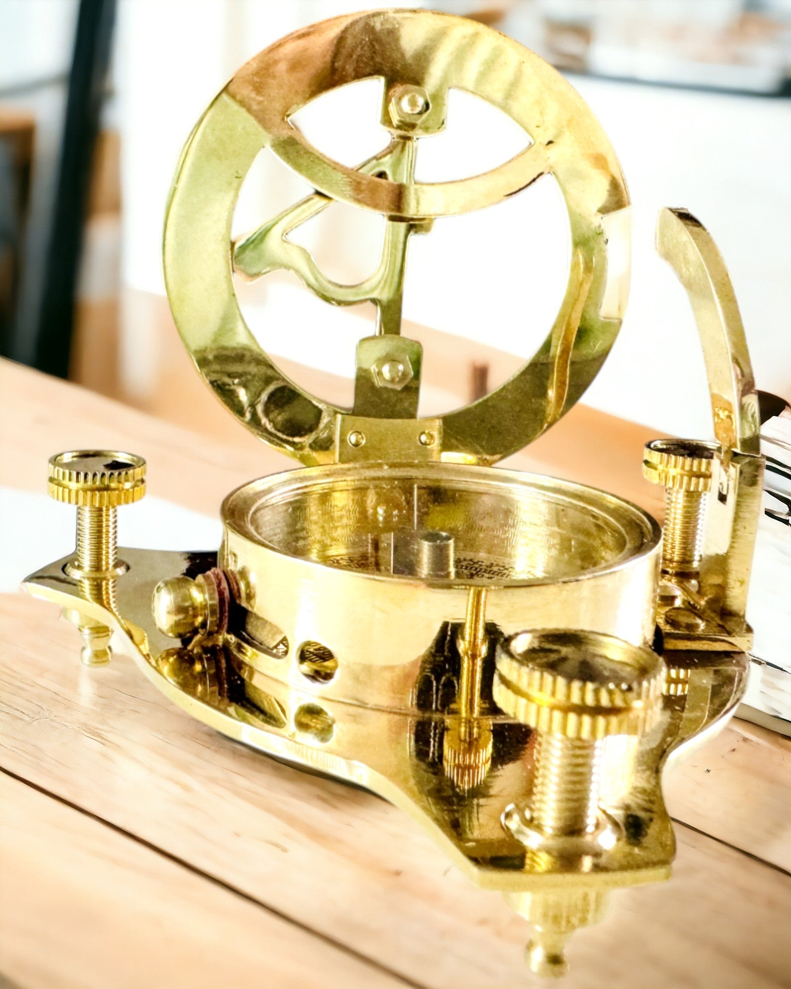 Compas Maritim cu Posibilitate de Gravare