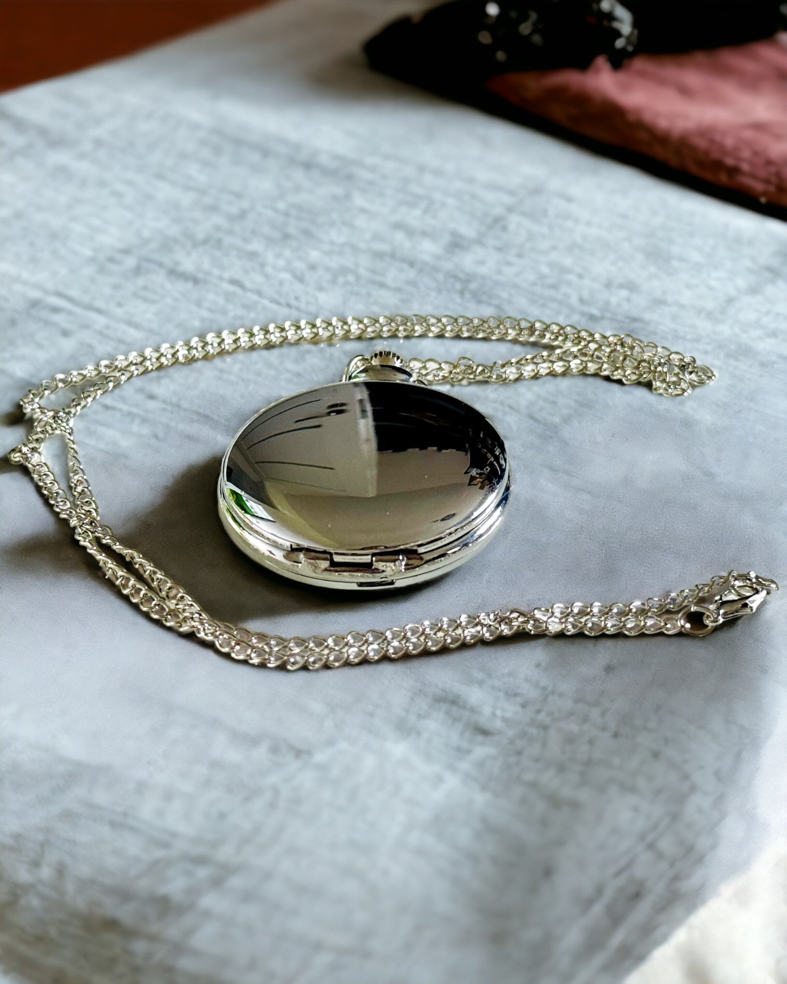 Klasyczny Srebrny Zegarek Kieszonkowy z Opcją Grawerowania