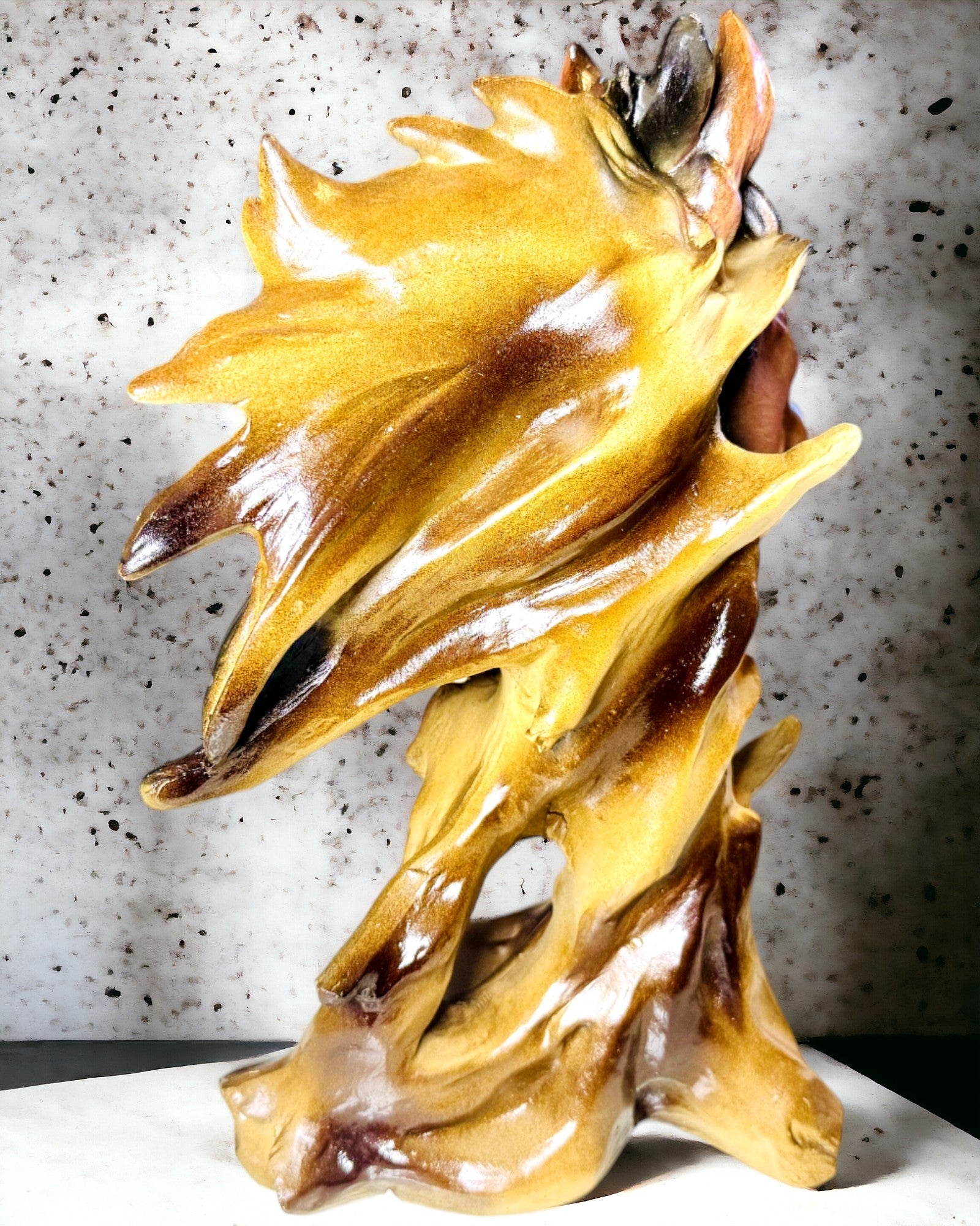 Sculptură de Cal din Rășină în Stil Abstract